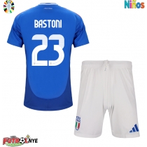Camiseta Italia Alessandro Bastoni #23 Primera Equipación para niños Eurocopa 2024 manga corta (+ pantalones cortos)